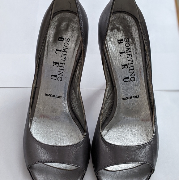 Shoes - Picture 1 of 2